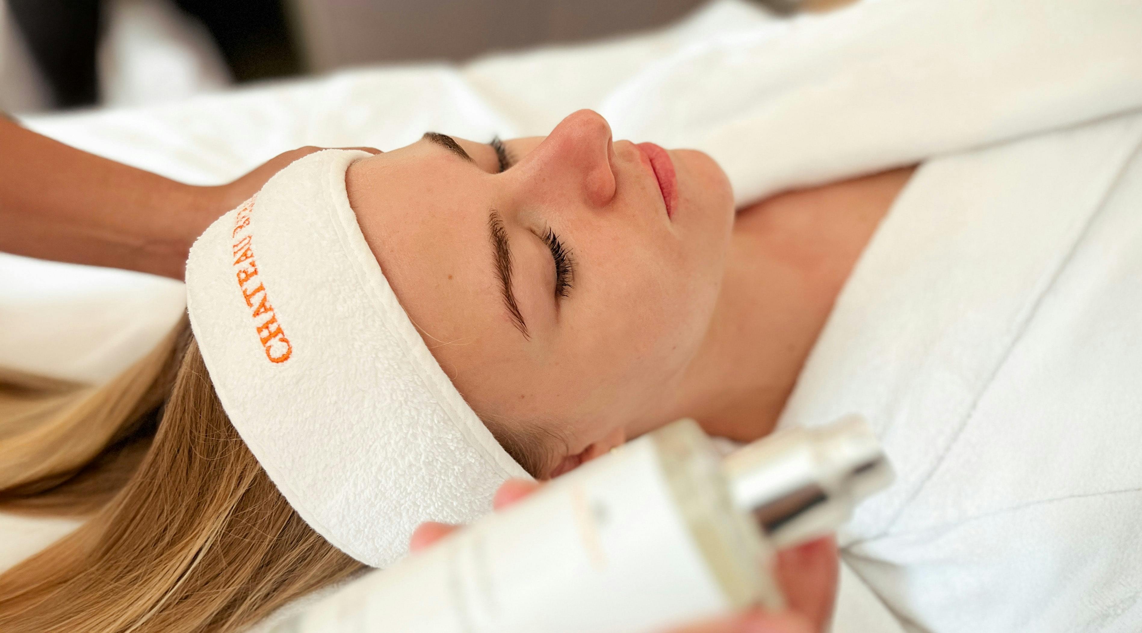 Hollywood Glow Vitamin C Facial preview
