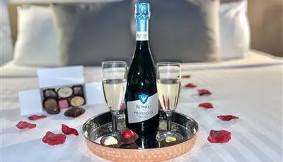 Petals & Prosecco preview